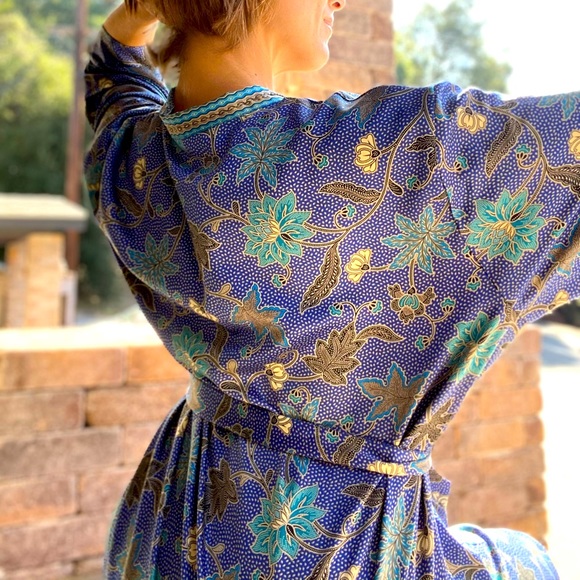 Blue Flower Balinese Robe - Picture 1 of 6